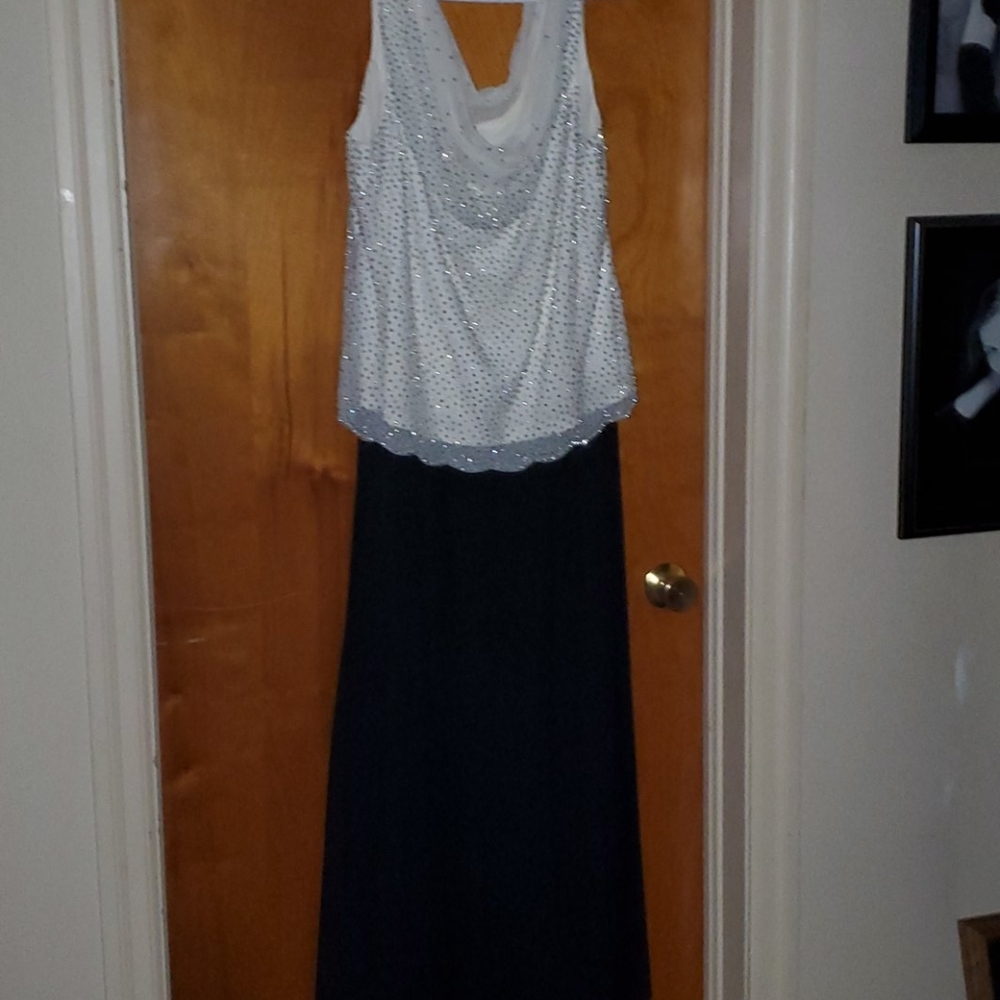 Beautiful Gown - Picture 3 of 6